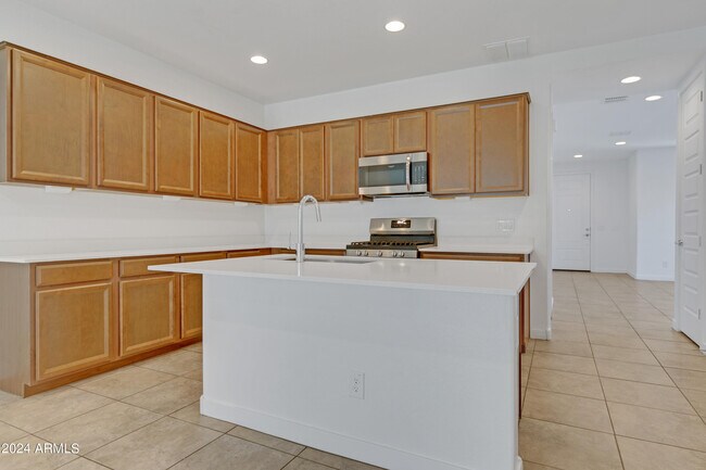 Building Photo - 8916 W Bethany Heights Dr