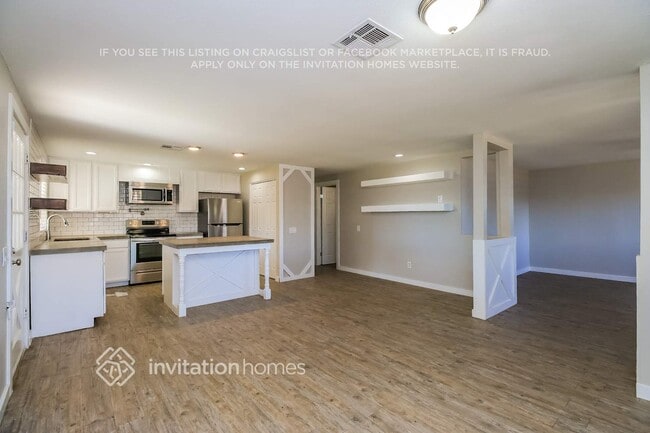 Building Photo - 1418 W Rosal Pl