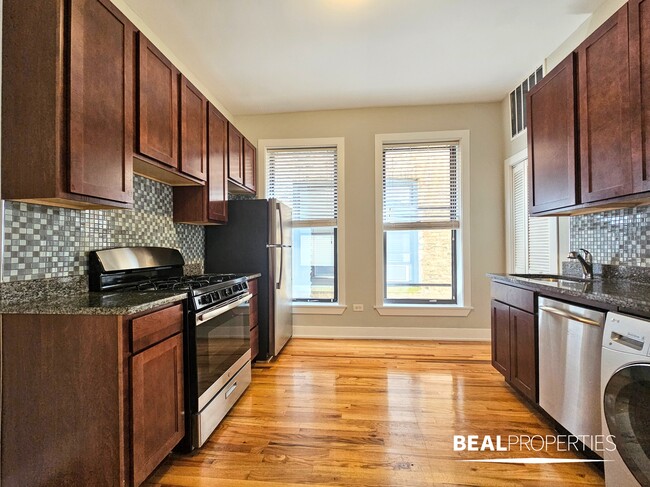 Foto del edificio - 633 W Oakdale Ave