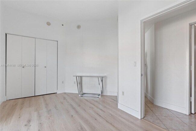 Foto del edificio - 350 NE 24th St