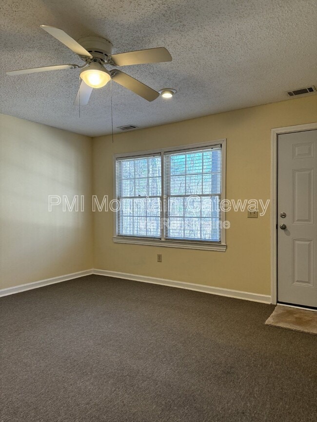 Building Photo - 82 Primrose Dr