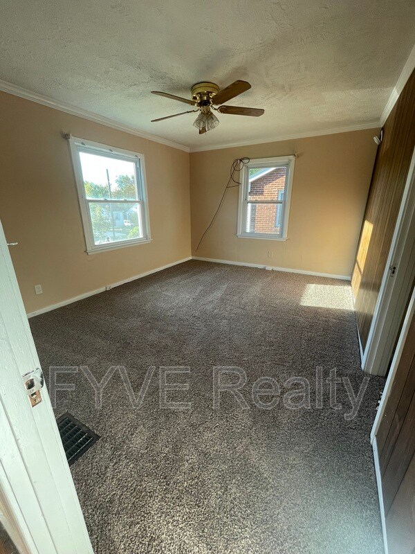 Building Photo - 2635 Linden Ave