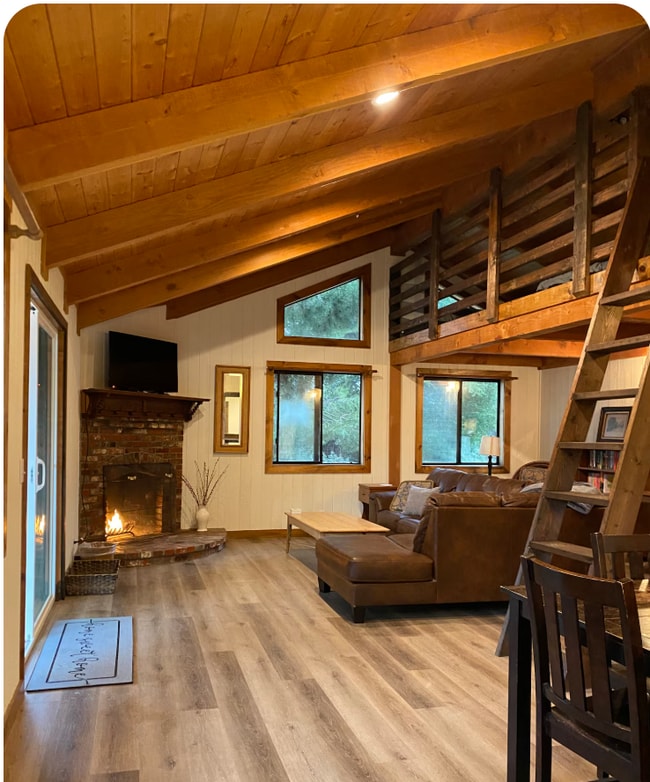 Building Photo - 472 Freear Dr