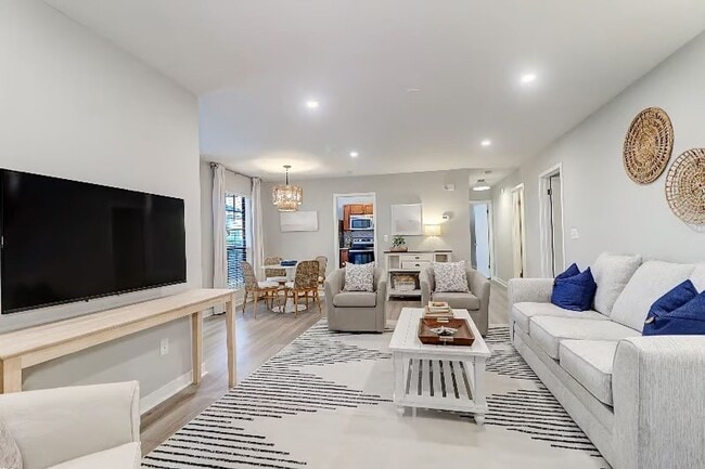 Building Photo - 2BD/2BA Town Home Mount Pleasant Fully Furnished - Available May 1st, 2026 LEASE TERM NEGOTIABLE