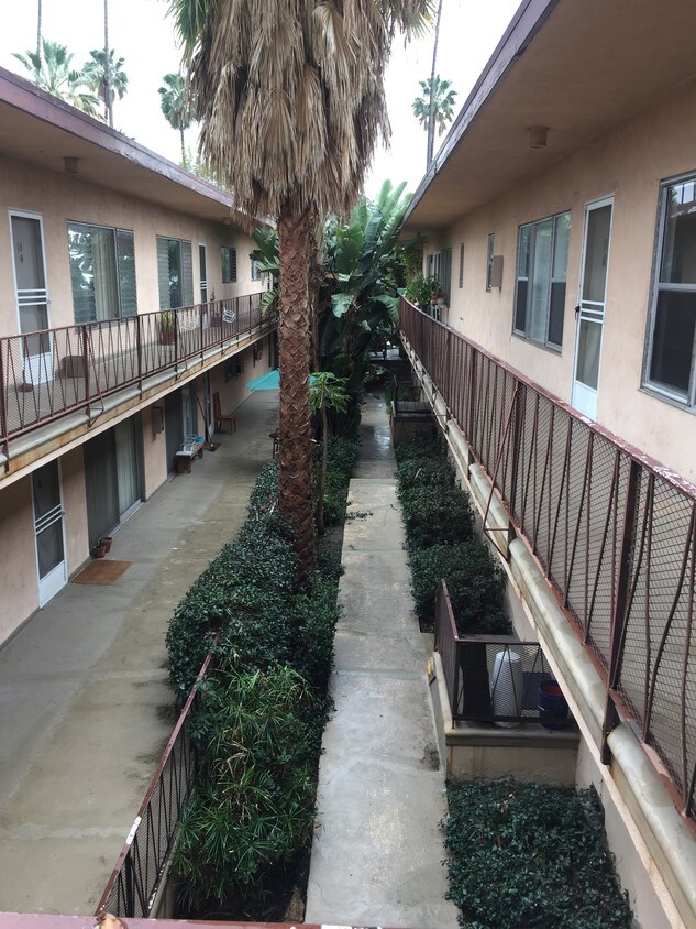 building 7719 - 7719 Hampton Ave