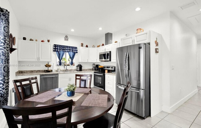 Foto del edificio - 1741 NW 68th St