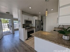 Building Photo - 572 Mananai Pl