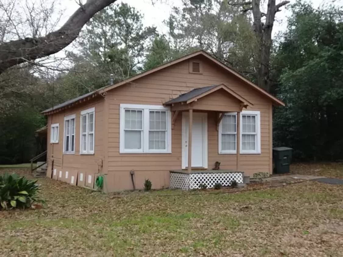 Primary Photo - 2 Bedroom House Available