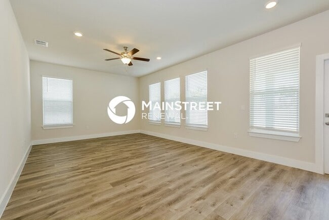 Building Photo - 4 Bedroom Pet-Friendly Home in Deland, FL ...