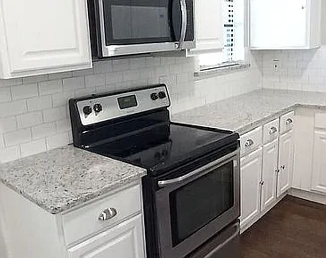 Building Photo - 220 S Shore Pl