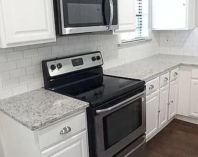 Foto del edificio - 220 S Shore Pl