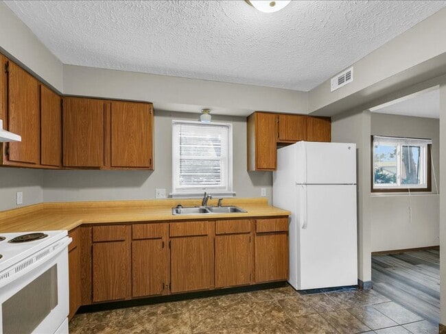 Building Photo - 112 W Raab Rd