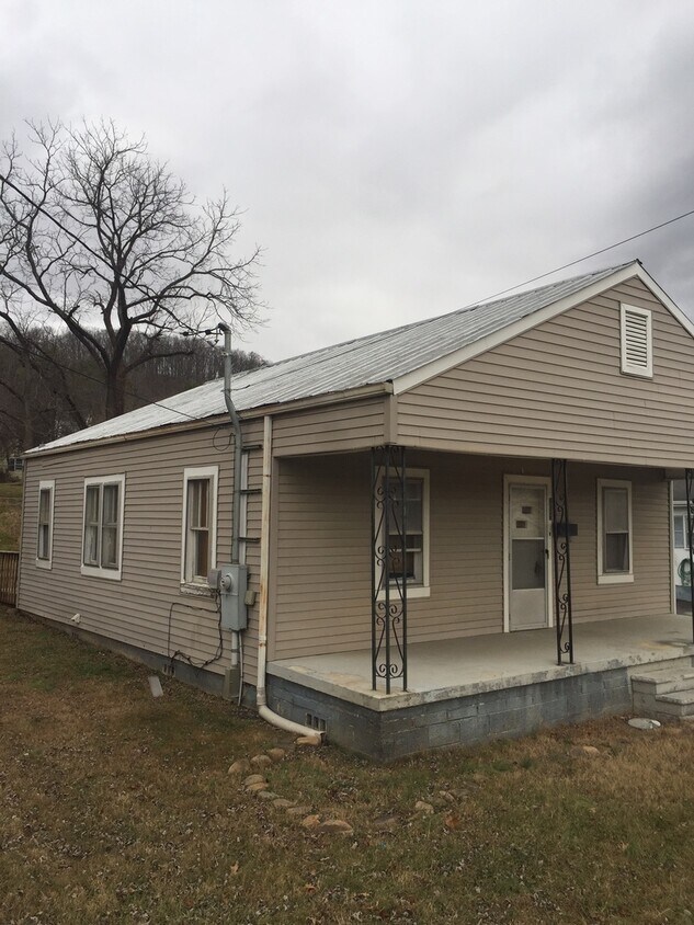 Primary Photo - 1107 E Main St