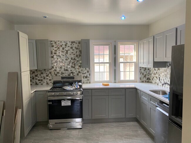 Foto del edificio - 349 Warwick Ave