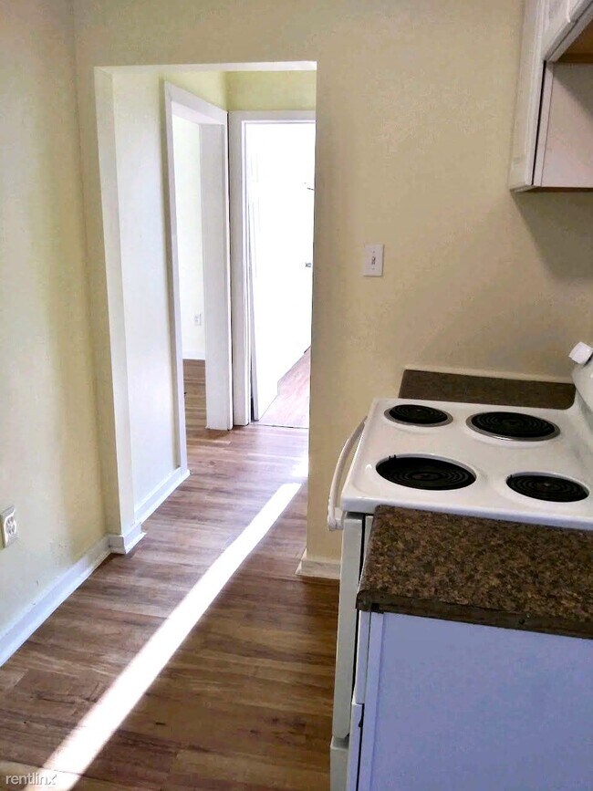 Building Photo - 3 br, 1 bath House - 929 Chestnut St