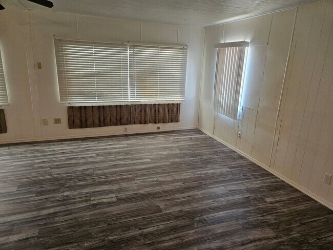 Building Photo - 2 Bedroom Mobile Close to the River