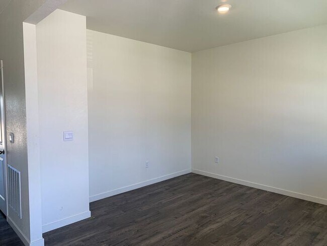 Building Photo - 225 Ptarmigan Ln