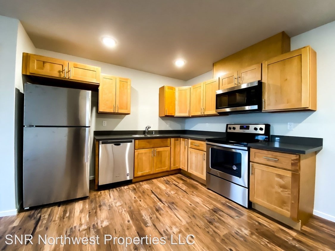 Primary Photo - 2 br, 2 bath Apartment - 1402 E 69th st