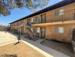 Building Photo - 524 E Ave Q-12