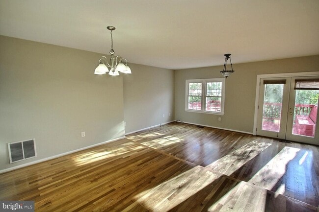 Building Photo - 2805 Mozart Dr
