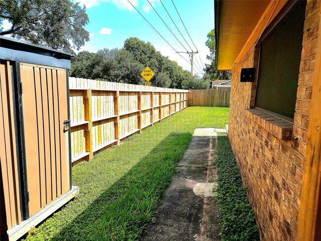 Foto del edificio - 1546 Ramada Dr