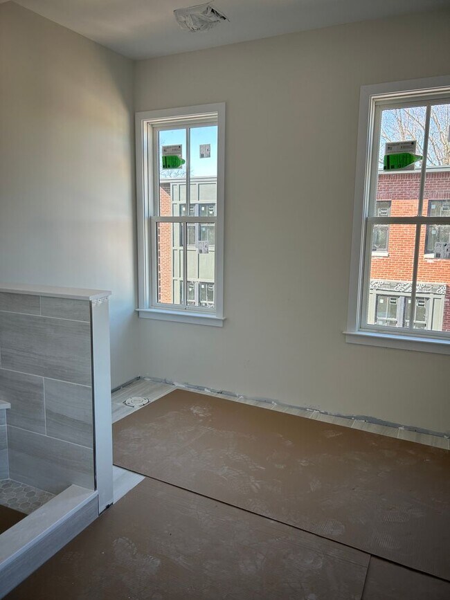 Building Photo - Townhome for Rent in Newtown's Exclusive L...