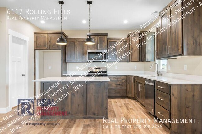 Building Photo - 6117 Rolling Hls Lp