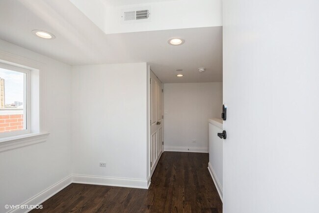 Building Photo - 4727 N Winchester Ave