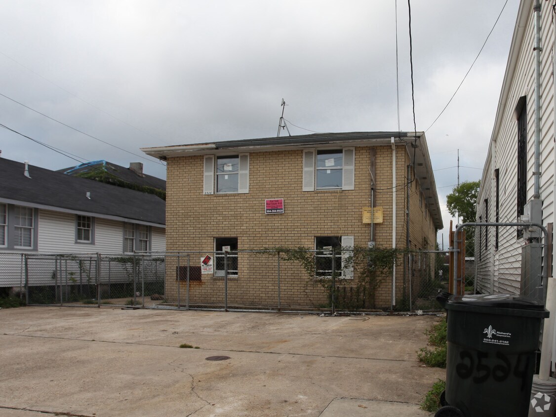 Building Photo - 2516 Dumaine St