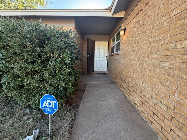 Building Photo - 5412 39th Dr