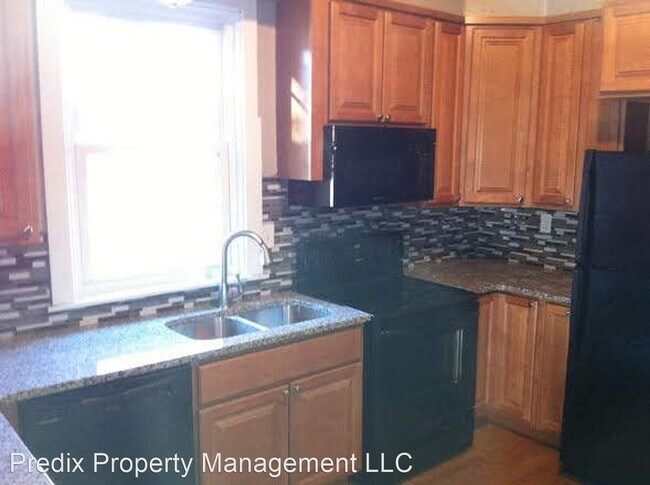 Foto del edificio - 5 br, 2 bath House - 300 Country Club Rd.