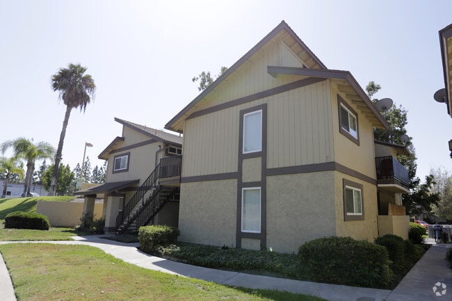 Building Photo - 1430 E Lincoln Ave