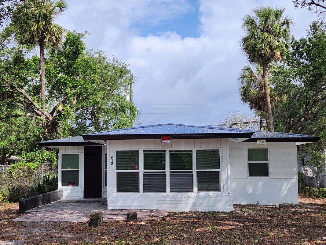 Foto principal - 213 SW 2nd Ct