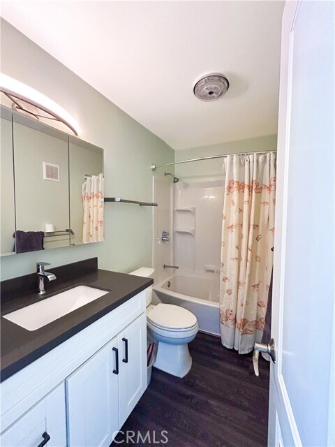 Foto del edificio - 5830 Benner St