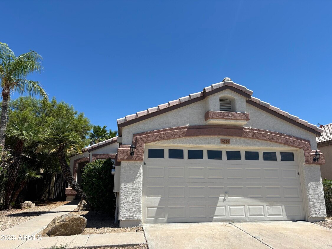 Foto principal - 4774 E Charleston Ave