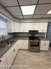 Building Photo - 708 Main St