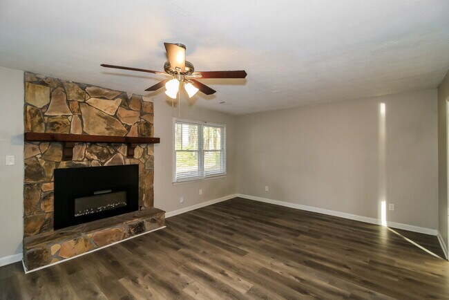 Foto del edificio - 796 Greenwood Trail SE