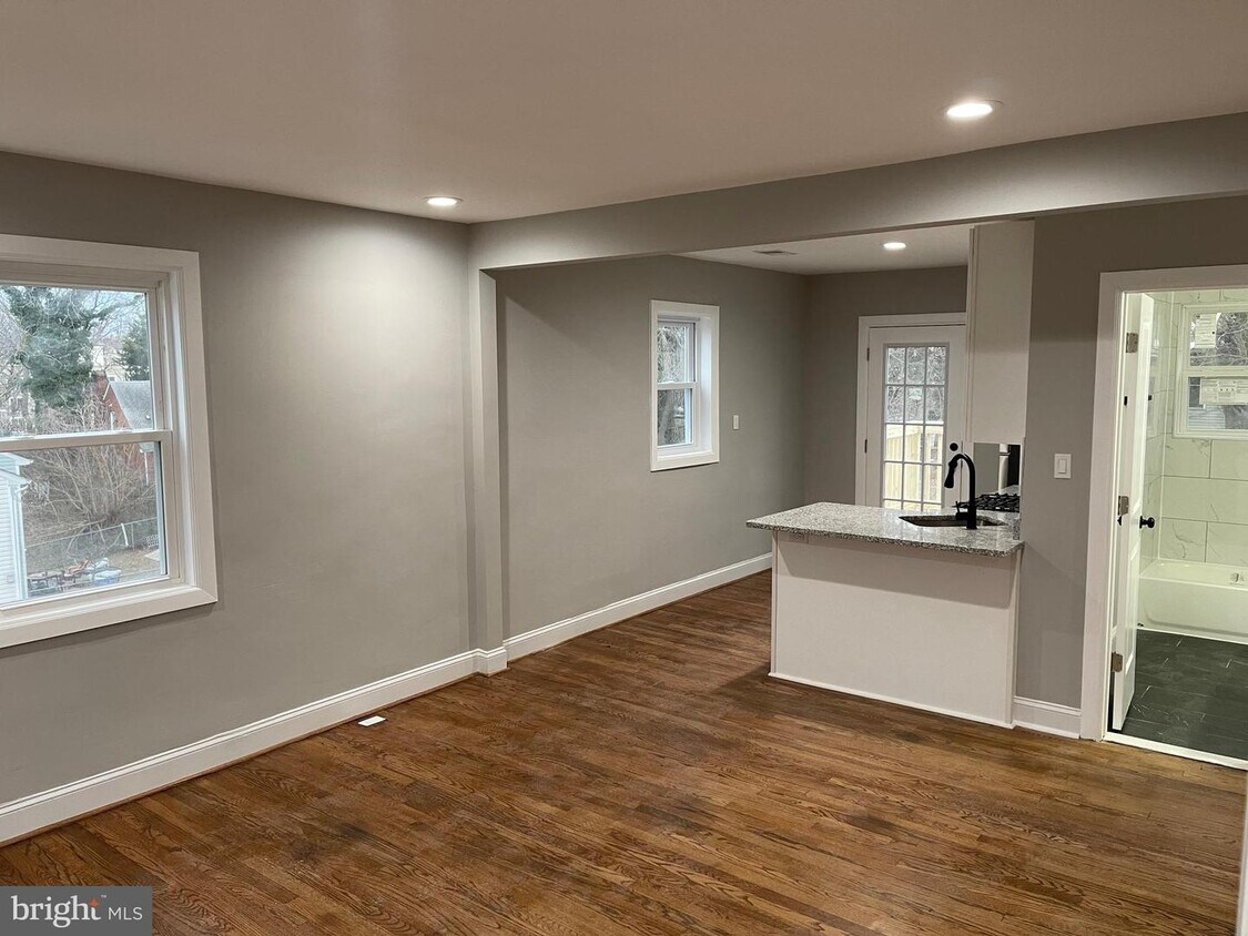 Foto principal - 273 56th Pl NE