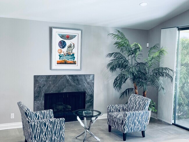 Foto del edificio - 1157 S La Verne Way