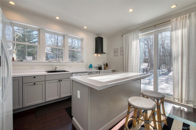 Foto del edificio - 13595 Soundview Ave