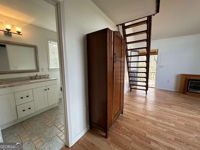 Building Photo - 422 Laurel Ridge Rd