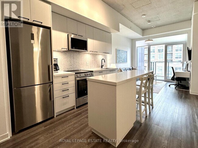 Building Photo - 1808 St Clair Ave W