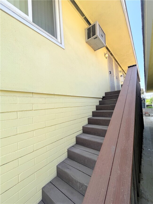 Foto del edificio - 12 W Cypress Ave