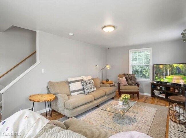 Foto del edificio - 3 br, 1.5 bath House - 23 York Drive