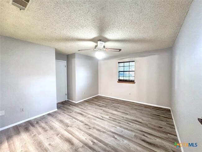 Building Photo - 501 Ridge Dr