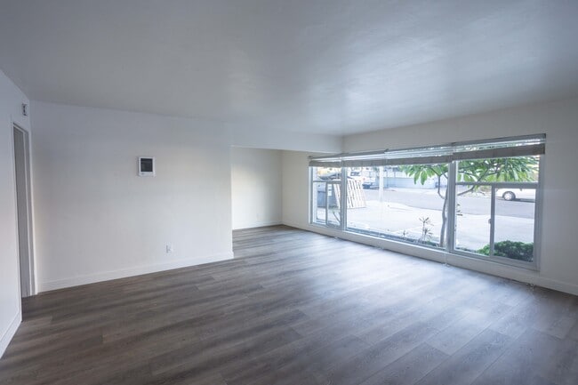 Building Photo - Bay Park Apartments