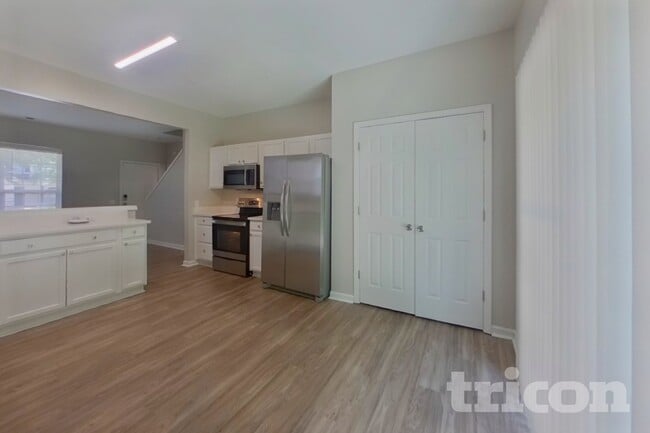 Building Photo - 5400 Peachwood Dr