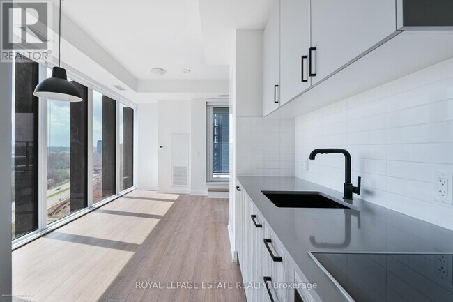 Building Photo - 5 Quarrington Ln