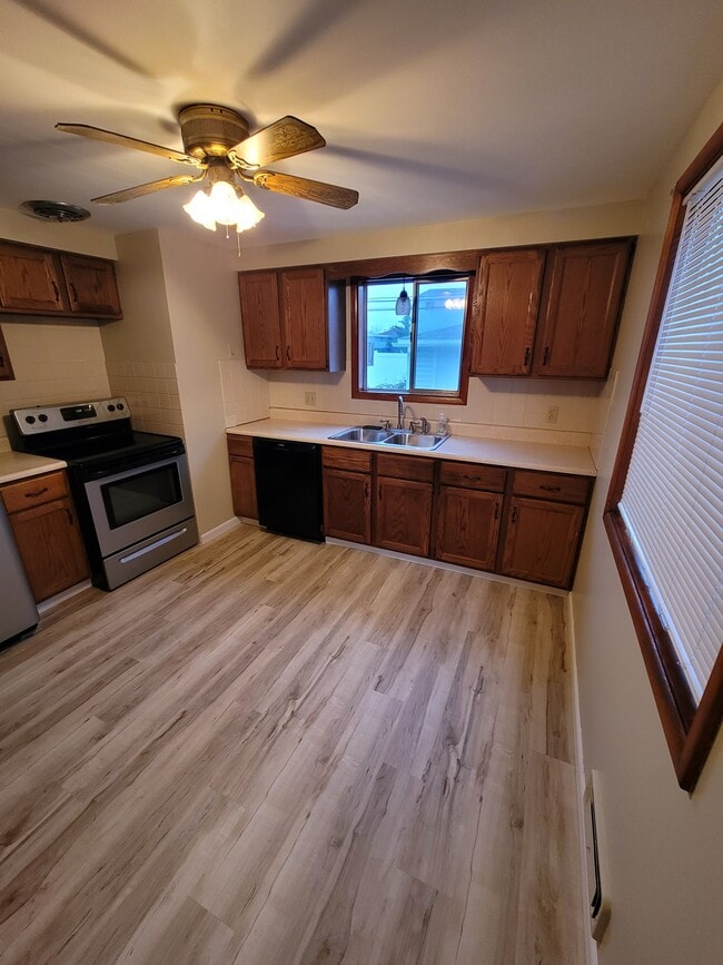 Kitchen from entry - 28 Joseph St