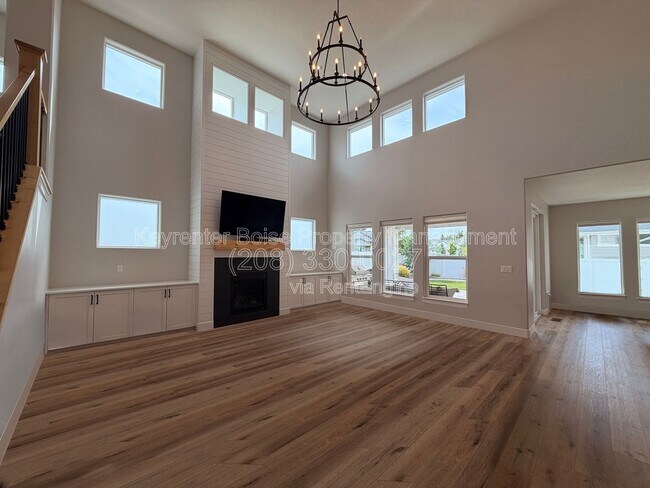 Foto del edificio - 8423 W Brooks Dr